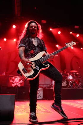 Steve Jewell Jr. von der Band Black Stone Cherry bei einem Konzert im Huxleys Neue Welt in Berlin, 12. September 2026. Black Stone Cherry Konzert Berlin