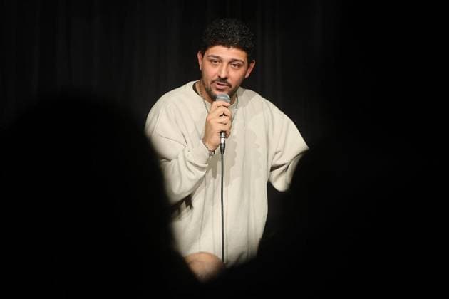 Abdul Kader Chahin : Programm Ehrenlos in Duisburg ** NUR FÜR REDAKTIONELLE ZWECKE ** EDITORIAL USE ONLY **<p>Der Comedian Abdul Kader Chahin auf Tour mit seinem neuen Programm Ehrenlos im Bora in Duisburg am Samstag, den 12. September 2026. Deutschland NRW Duisburg Copyright: KerstinxBögeholz