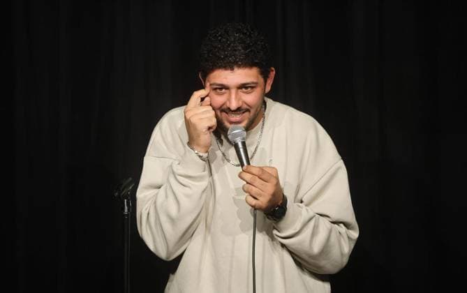 Abdul Kader Chahin : Programm Ehrenlos in Duisburg ** NUR FÜR REDAKTIONELLE ZWECKE ** EDITORIAL USE ONLY **<p>Der Comedian Abdul Kader Chahin auf Tour mit seinem neuen Programm Ehrenlos im Bora in Duisburg am Samstag, den 12. September 2026. Deutschland NRW Duisburg Copyright: KerstinxBögeholz