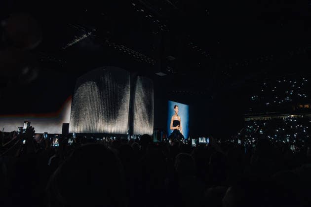 Celine Dion, wearing a Boucheron outfit and jewelry, during her first concert at the Plénitude Arena in Paris La Défense on September 12, 2026 Celine Dion, wearing a Boucheron outfit and jewelry, during her first concert at the Plénitude Arena in Paris La Défense on September 12, 2026, Paris La Défense, France  Copyright: xAgencex xBestimagexAgencex xBestimagex