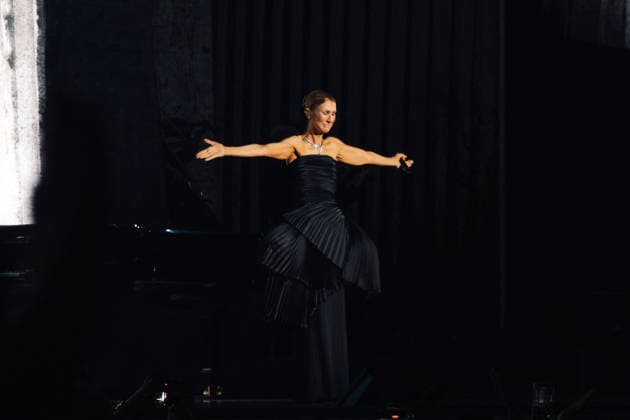 Celine Dion, wearing a Boucheron outfit and jewelry, during her first concert at the Plénitude Arena in Paris La Défense on September 12, 2026 Celine Dion, wearing a Boucheron outfit and jewelry, during her first concert at the Plénitude Arena in Paris La Défense on September 12, 2026, Paris La Défense, France  Copyright: xAgencex xBestimagexAgencex xBestimagex