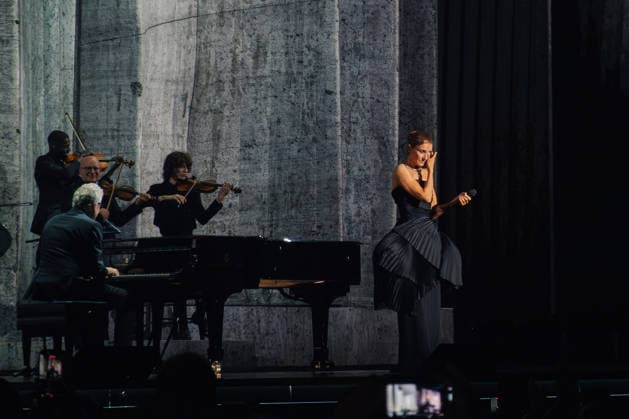 Celine Dion, wearing a Boucheron outfit and jewelry, during her first concert at the Plénitude Arena in Paris La Défense on September 12, 2026 Celine Dion, wearing a Boucheron outfit and jewelry, during her first concert at the Plénitude Arena in Paris La Défense on September 12, 2026, Paris La Défense, France  Copyright: xAgencex xBestimagexAgencex xBestimagex