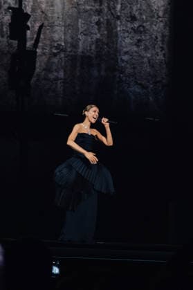 Celine Dion, wearing a Boucheron outfit and jewelry, during her first concert at the Plénitude Arena in Paris La Défense on September 12, 2026 Celine Dion, wearing a Boucheron outfit and jewelry, during her first concert at the Plénitude Arena in Paris La Défense on September 12, 2026, Paris La Défense, France  Copyright: xAgencex xBestimagexAgencex xBestimagex