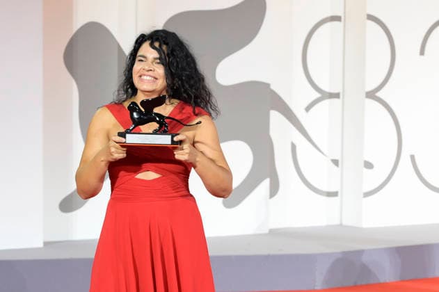 Alina Serban mit dem Armani Beauty Audience Award für Eu Contez I Matter beim Photocall mit den Preistägern der Biennale di Venezia 2026 83. Internationale Filmfestspiele von Venedig vor dem Palazzo del Cinema. Venedig, 12.09.2026