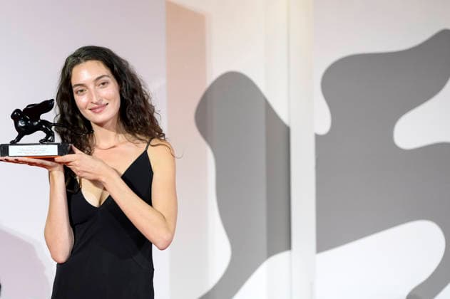 Shaden Safieddine Tazi mit dem den Orizzonti Preis für den besten Kurzfilm Quelques instants de bonheur A Few Moments of Happiness beim Photocall mit den Preistägern der Biennale di Venezia 2026 83. Internationale Filmfestspiele von Venedig vor dem Palazzo del Cinema. Venedig, 12.09.2026