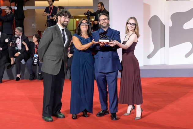 Anna Maria Nonny de la Pena, Rory Mitchell und Team mit dem Spezialpreis der Jury in der Kategorie Venice Immersive für Out of the Ashes beim Photocall mit den Preistägern der Biennale di Venezia 2026 83. Internationale Filmfestspiele von Venedig vor dem Palazzo del Cinema. Venedig, 12.09.2026