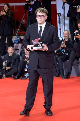 Ilya Khrzhanovsky mit dem Silbernen Löwn für die beste Regie bei DAU beim Photocall mit den Preistägern der Biennale di Venezia 2026 83. Internationale Filmfestspiele von Venedig vor dem Palazzo del Cinema. Venedig, 12.09.2026