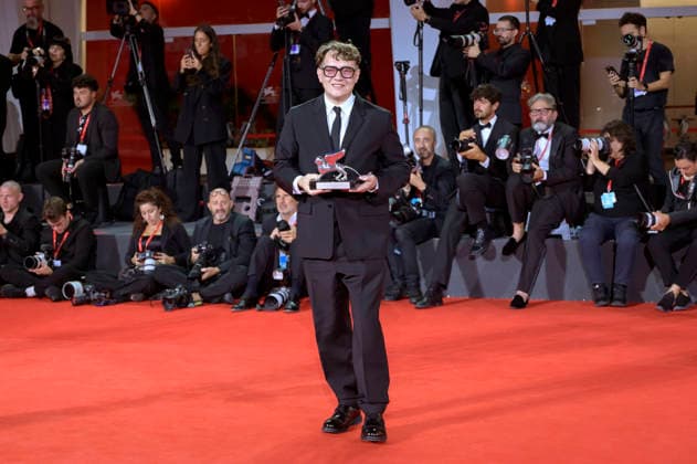 Ilya Khrzhanovsky mit dem Silbernen Löwn für die beste Regie bei DAU beim Photocall mit den Preistägern der Biennale di Venezia 2026 83. Internationale Filmfestspiele von Venedig vor dem Palazzo del Cinema. Venedig, 12.09.2026