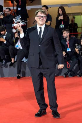 Ilya Khrzhanovsky mit dem Silbernen Löwn für die beste Regie bei DAU beim Photocall mit den Preistägern der Biennale di Venezia 2026 83. Internationale Filmfestspiele von Venedig vor dem Palazzo del Cinema. Venedig, 12.09.2026