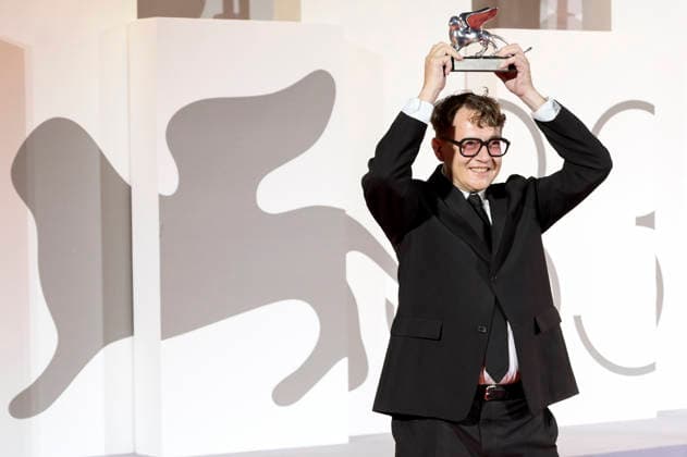 Ilya Khrzhanovsky mit dem Silbernen Löwn für die beste Regie bei DAU beim Photocall mit den Preistägern der Biennale di Venezia 2026 83. Internationale Filmfestspiele von Venedig vor dem Palazzo del Cinema. Venedig, 12.09.2026