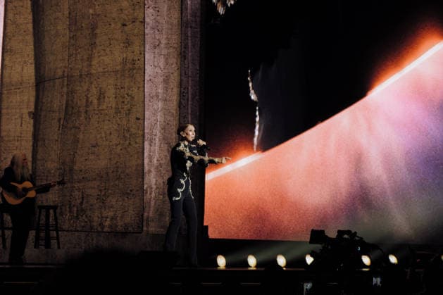 Exclusive: Quebec singer Céline Dion makes a triumphant return to the stage at the Plénitude Arena to kick off her Paris residency, a series of sixteen concerts scheduled through October 17, 2026. Ten additional dates are planned for May 2027. In front of an audience of approximately 30,000 people from all over the world, the 58-year-old artist performed her first full concert in six years, following a long hiatus due to her battle with stiff-person syndrome, a rare neurological disorder diagnosed in 2022. Visibly moved, Céline Dion paused her first song, On ne change pas, overcome with emotion, before launching into a show lasting more than two hours, featuring her greatest hits, including My Heart Will Go On, Pour que tu m’aimes enc Copyright: xAgencex xBestimagexAgencex xBestimagex
