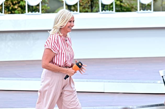 ZDF - Fernsehgarten. Moderatorin Andrea Kiwi Kiewel während der ZDF - Unterhaltungsshow Fernsehgarten am 13.09.2026 in Mainz. 20260913MWI149183