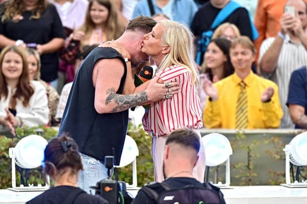 ZDF - Fernsehgarten. Sänger Ben Zucker und Moderatorin Andrea Kiwi Kiewel während der ZDF - Unterhaltungsshow Fernsehgarten am 13.09.2026 in Mainz. 20260913MWI149416