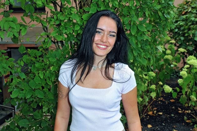 ZDF - Fernsehgarten. Sängerin AMYY ( Amy Bippus ) während der ZDF - Unterhaltungsshow Fernsehgarten am 13.09.2026 in Mainz. 20260913MWI149601