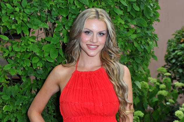 ZDF - Fernsehgarten. Sängerin Pia-Sophie Remmel während der ZDF - Unterhaltungsshow Fernsehgarten am 13.09.2026 in Mainz. 20260913MWI149656