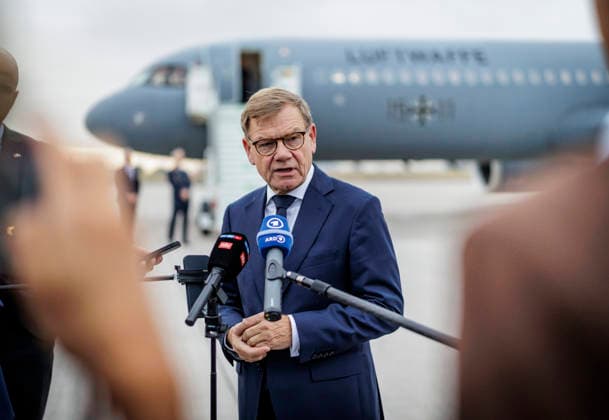 Johann Wadephul (CDU), Bundesaussenminister, aufgenommen bei einem Statement vor seinem Abflug nach Ungarn. Fotografiert im Auftrag des Auswaertigen Amtes Berlin Deutschland Copyright: xThomasxKoehlerx
