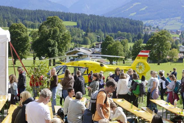 Emiliehof+Abendevent 14. Original Bergretter Fanwanderung in Ramsau am Dachstein am 12.09.2026 Ramsau am Dachstein Pernerhof(Emiliehof)+Eventzentrum Steiermark A Copyright: xAgenturxMatthiasxWehnertx xR.Zichyx