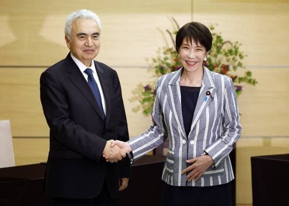 Fatih Birol - Sanae Takaichi meeting in Japan TOKYO, JAPAN - SEPTEMBER 14: (----EDITORIAL USE ONLY MANDATORY CREDIT - FRANCK ROBICHON POOL EPA - NO MARKETING NO ADVERTISING CAMPAIGNS - DISTRIBUTED AS A SERVICE TO CLIENTS----) Japanese Prime Minister Sanae Takaichi (R) shakes hands with Fatih Birol, Executive Director of the International Energy Agency (IEA), ahead of their meeting at the prime minister s office in Tokyo, Japan, 14 September 2026. Franck Robichon Pool EPA Anadolu Tokyo Japan. Editorial use only. Please get in touch for any other usage.  Copyright: x2026xAnadoluxFranckxRobichonx xPoolx xEPAx
