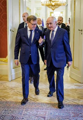 Johann Wadephul (CDU), Bundesaussenminister, aufgenommen im Rahmen seiner Reise nach Ungarn. Hier mit dem Staatspraesidenten von Ungarn, Andras Baka, im Palais Sandor. Fotografiert im Auftrag des Auswaertigen Amtes Budapest Ungarn