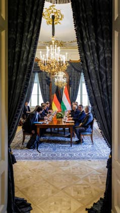Johann Wadephul (CDU), Bundesaussenminister, aufgenommen im Rahmen seiner Reise nach Ungarn. Hier mit dem Staatspraesidenten von Ungarn, Andras Baka, im Palais Sandor. Fotografiert im Auftrag des Auswaertigen Amtes Budapest Ungarn