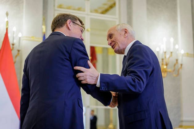 Johann Wadephul (CDU), Bundesaussenminister, aufgenommen im Rahmen seiner Reise nach Ungarn. Hier mit dem Staatspraesidenten von Ungarn, Andras Baka, im Palais Sandor. Fotografiert im Auftrag des Auswaertigen Amtes Budapest Ungarn
