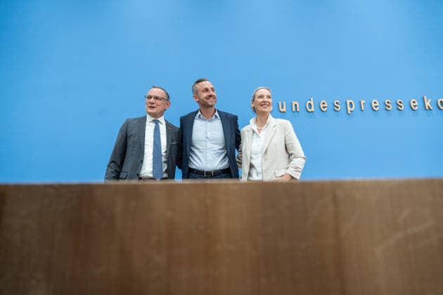 Ulrich Siegmund, Tino Chrupalla und Alice Weidel während der Bundespressekonferenz;Bundespressekonferenz in Berlin - Wahlnachlese mit der AfD am Tag nach der Landtagswahl 2026 in Sachsen-Anhalt, Berlin Berlin Deutschland Haus der Bundespressekonferenz