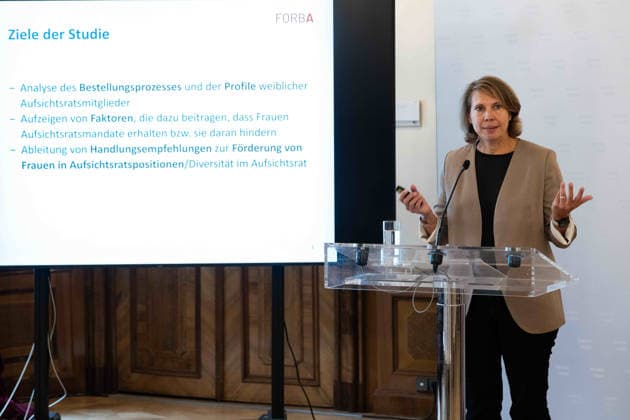 2026-09-14-Pressekonferenz Studienpräsentation Studienautorin Bernadette Allinger (FORBA) am 14. September 2026 bei der Pressekonferenz zur Präsentation der Ergebnisse der neuen FORBA-Studie Frauen in Aufsichtsräten im Palais Dietrichstein in Wien, Wien, Österreich.