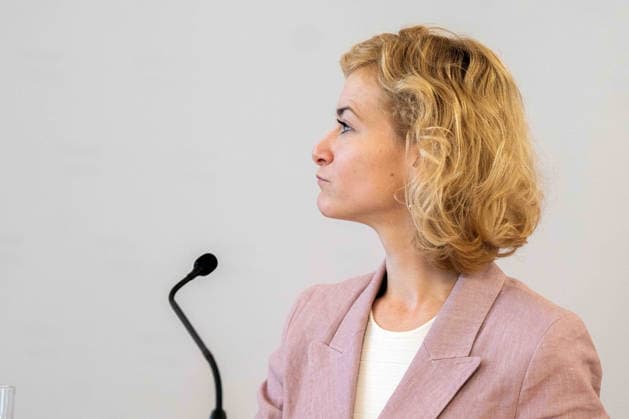 2026-09-14-Pressekonferenz Studienpräsentation Bundesministerin für Frauen, Wissenschaft und Forschung Eva-Maria Holzleitner (SPÖ) am 14. September 2026 bei der Pressekonferenz zur Präsentation der Ergebnisse der neuen FORBA-Studie Frauen in Aufsichtsräten im Palais Dietrichstein in Wien, Wien, Österreich.