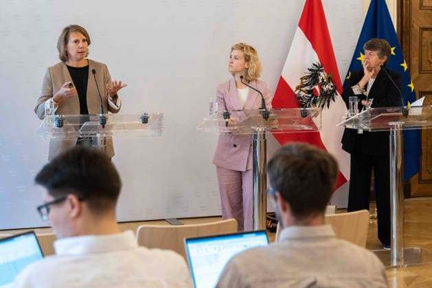 2026-09-14-Pressekonferenz Studienpräsentation vo.li. re. Studienautorin Bernadette Allinger (FORBA), Bundesministerin für Frauen, Wissenschaft und Forschung Eva-Maria Holzleitner (SPÖ) und Aufsichtsratsvorsitzende Brigitte Ederer (ÖBB-Holding) am 14. September 2026 bei der Pressekonferenz zur Präsentation der Ergebnisse der neuen FORBA-Studie Frauen in Aufsichtsräten im Palais Dietrichstein in Wien, Wien, Österreich.