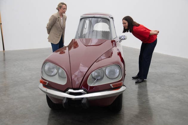 Gabriel Orozco s Chronotopic Exhibition Photocall at White Cube Bermondsey, London, UK Staff members view La DS Cornaline (2013) by Gabriel Orozco featuring a modified CitroÃ«n at a photocall for artist Gabriel Orozco s solo exhibition Chronotopic at White Cube Bermondsey, London, England, UK on Monday 14 September, 2026., Credit:Justin Ng Avalon UK, England, London, White Cube Bermondsey  Copyright: xJustinxNgx xAvalonx 1134492418