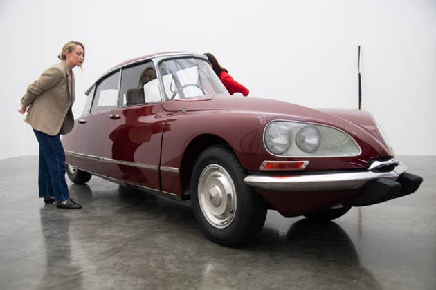 Gabriel Orozco s Chronotopic Exhibition Photocall at White Cube Bermondsey, London, UK Staff members view La DS Cornaline (2013) by Gabriel Orozco featuring a modified CitroÃ«n at a photocall for artist Gabriel Orozco s solo exhibition Chronotopic at White Cube Bermondsey, London, England, UK on Monday 14 September, 2026., Credit:Justin Ng Avalon UK, England, London, White Cube Bermondsey  Copyright: xJustinxNgx xAvalonx 1134492424