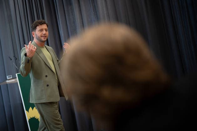 Pressekonferenz Bundesvorsitzender Felix Banaszak, Bündnis 90 Die Grünen, zu aktuellen Themen;Pressekonferenz Bundesvorsitzender Felix Banaszak, Bündnis 90 Die Grünen, zu aktuellen Themen, Berlin Berlin Deutschland Parteizentrale