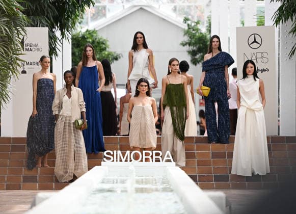 (260914) -- MADRID, Sept. 14, 2026 -- Models present creations by Simorra during the Madrid Fashion Week in Madrid, Spain, Sept. 14, 2026. ) SPAIN-MADRID-FASHION WEEK ChengxMin 