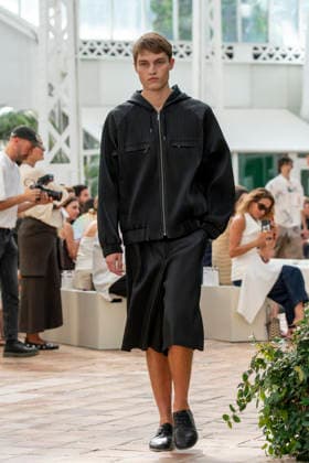 Models present creations from Adolfo Dominguez s Croma collection for spring-summer 2027 during Mercedes-Benz Fashion Week Madrid. Under the creative direction of Tiziana Domínguez, the Galician label, marking its 50th anniversary, remained faithful to its signature codes, showing pronounced asymmetry, scarves worked into both menswear and womenswear, sequins and textile appliques, alongside organic cotton denim dyed in tangerine tones and mini-pleated men s trousers. September 14,2026. (20260914841)