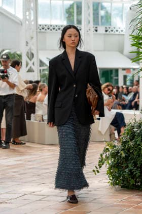 Models present creations from Adolfo Dominguez s Croma collection for spring-summer 2027 during Mercedes-Benz Fashion Week Madrid. Under the creative direction of Tiziana Domínguez, the Galician label, marking its 50th anniversary, remained faithful to its signature codes, showing pronounced asymmetry, scarves worked into both menswear and womenswear, sequins and textile appliques, alongside organic cotton denim dyed in tangerine tones and mini-pleated men s trousers. September 14,2026. (20260914849)