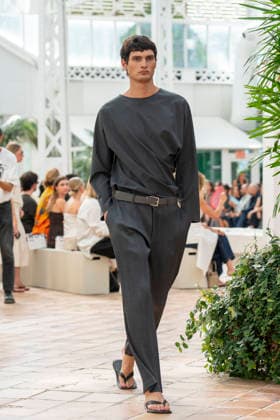 Models present creations from Adolfo Dominguez s Croma collection for spring-summer 2027 during Mercedes-Benz Fashion Week Madrid. Under the creative direction of Tiziana Domínguez, the Galician label, marking its 50th anniversary, remained faithful to its signature codes, showing pronounced asymmetry, scarves worked into both menswear and womenswear, sequins and textile appliques, alongside organic cotton denim dyed in tangerine tones and mini-pleated men s trousers. September 14,2026. (20260914870)