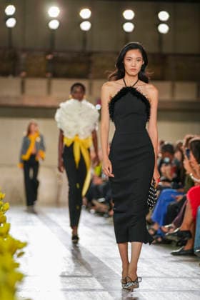 A model walks the runway wearing a garment from the Carolina Herrera fashion brand at New York Fashion Week, United States, 14 September 2026. The American brand celebrated its 45th anniversary at New York Fashion Week with a new collection by its creative director, Wes Gordon, who remained true to the brand’s signature style. The Carolina Herrera brand celebrates 45 years of fashion that remains true to its signature style !ACHTUNG: NUR REDAKTIONELLE NUTZUNG!  Copyright: xAngelxColmenaresx AME7423 20260915-55021400711_1