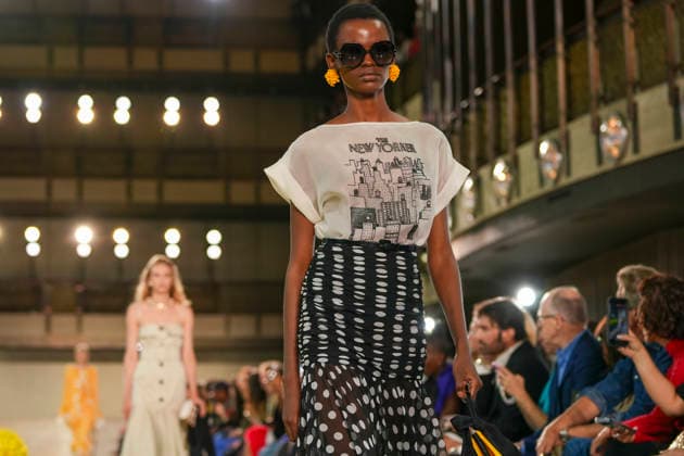 A model walks the runway wearing a garment from the Carolina Herrera fashion brand at New York Fashion Week, United States, 14 September 2026. The American brand celebrated its 45th anniversary at New York Fashion Week with a new collection by its creative director, Wes Gordon, who remained true to the brand’s signature style. The Carolina Herrera brand celebrates 45 years of fashion that remains true to its signature style !ACHTUNG: NUR REDAKTIONELLE NUTZUNG!  Copyright: xAngelxColmenaresx AME7422 20260915-55021400712_1
