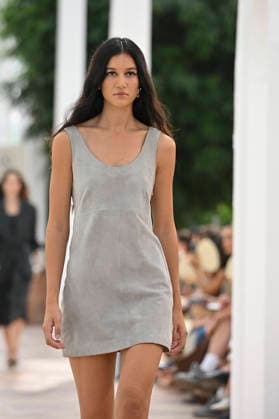 Pedro del Hierro - Mercedes Benz Fashion Week Madrid, Spain - 14 Sep 2026 A model parades with Pedro del Hierro design during the Mercedes Benz Fashion Week Madrid at Cibeles Palace in Madrid. Madrid Spain Copyright: xAtilanoxGarciax xSOPAxImagesx PHOTO07314