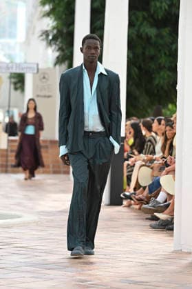 Pedro del Hierro - Mercedes Benz Fashion Week Madrid, Spain - 14 Sep 2026 A model parades with Pedro del Hierro design during the Mercedes Benz Fashion Week Madrid at Cibeles Palace in Madrid. Madrid Spain Copyright: xAtilanoxGarciax xSOPAxImagesx PHOTO07349