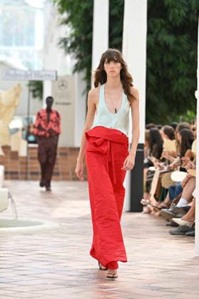 Pedro del Hierro - Mercedes Benz Fashion Week Madrid, Spain - 14 Sep 2026 A model parades with Pedro del Hierro design during the Mercedes Benz Fashion Week Madrid at Cibeles Palace in Madrid. Madrid Spain Copyright: xAtilanoxGarciax xSOPAxImagesx PHOTO07361