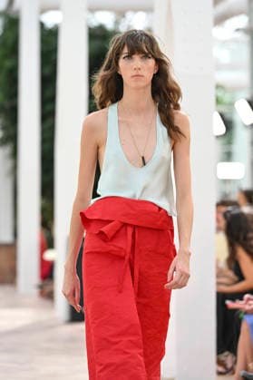 Pedro del Hierro - Mercedes Benz Fashion Week Madrid, Spain - 14 Sep 2026 A model parades with Pedro del Hierro design during the Mercedes Benz Fashion Week Madrid at Cibeles Palace in Madrid. Madrid Spain Copyright: xAtilanoxGarciax xSOPAxImagesx PHOTO07362