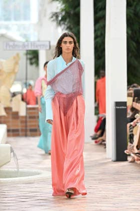 Pedro del Hierro - Mercedes Benz Fashion Week Madrid, Spain - 14 Sep 2026 A model parades with Pedro del Hierro design during the Mercedes Benz Fashion Week Madrid at Cibeles Palace in Madrid. Madrid Spain Copyright: xAtilanoxGarciax xSOPAxImagesx PHOTO07387