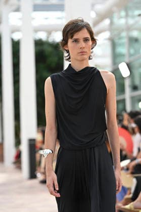 Pedro del Hierro - Mercedes Benz Fashion Week Madrid, Spain - 14 Sep 2026 A model parades with Pedro del Hierro design during the Mercedes Benz Fashion Week Madrid at Cibeles Palace in Madrid. Madrid Spain Copyright: xAtilanoxGarciax xSOPAxImagesx PHOTO07398