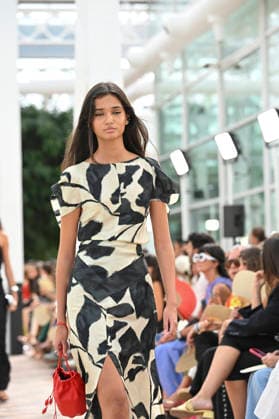Pedro del Hierro - Mercedes Benz Fashion Week Madrid, Spain - 14 Sep 2026 A model parades with Pedro del Hierro design during the Mercedes Benz Fashion Week Madrid at Cibeles Palace in Madrid. Madrid Spain Copyright: xAtilanoxGarciax xSOPAxImagesx PHOTO07405