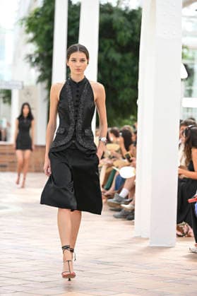 Pedro del Hierro - Mercedes Benz Fashion Week Madrid, Spain - 14 Sep 2026 A model parades with Pedro del Hierro design during the Mercedes Benz Fashion Week Madrid at Cibeles Palace in Madrid. Madrid Spain Copyright: xAtilanoxGarciax xSOPAxImagesx PHOTO07407