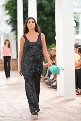 Pedro del Hierro - Mercedes Benz Fashion Week Madrid, Spain - 14 Sep 2026 A model parades with Pedro del Hierro design during the Mercedes Benz Fashion Week Madrid at Cibeles Palace in Madrid. Madrid Spain Copyright: xAtilanoxGarciax xSOPAxImagesx PHOTO07410