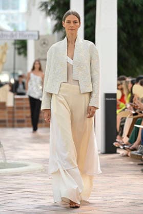 Pedro del Hierro - Mercedes Benz Fashion Week Madrid, Spain - 14 Sep 2026 A model parades with Pedro del Hierro design during the Mercedes Benz Fashion Week Madrid at Cibeles Palace in Madrid. Madrid Spain Copyright: xAtilanoxGarciax xSOPAxImagesx PHOTO07431