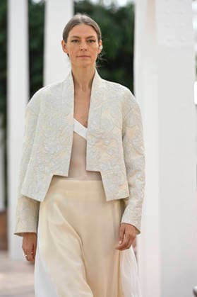 Pedro del Hierro - Mercedes Benz Fashion Week Madrid, Spain - 14 Sep 2026 A model parades with Pedro del Hierro design during the Mercedes Benz Fashion Week Madrid at Cibeles Palace in Madrid. Madrid Spain Copyright: xAtilanoxGarciax xSOPAxImagesx PHOTO07432