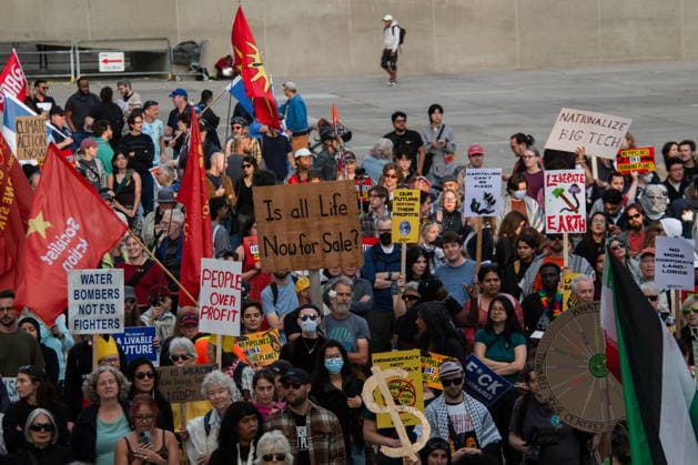 September 14, 2026, Toronto, On, CANADA: Protesters demonstrate against the Canada Investment Summit that Prime Minister Mark Carney is hosting in Toronto, on Monday, Sept. 14, 2026. Toronto CANADA  - ZUMAc35_ 20260914_zaf_c35_128 Copyright: xLauraxProctorx